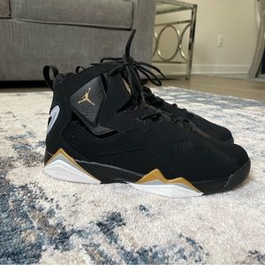 Jordan True Flight
Black Metallic Gold (GS